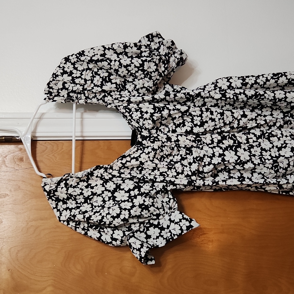Puff sleeve black and white floral print midi dress